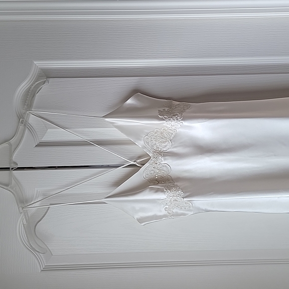 White Victoria Secret gown size M - Picture 4 of 4